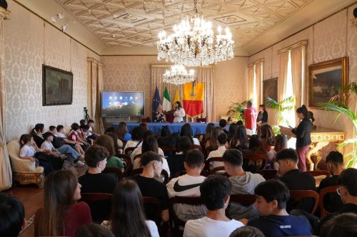 Il Nuovo Bianchi: Viaggio Lib(e)roNapoli, Sala Giunta Palazzo San Giacomo 26 maggio 2025Gli Alunni della IV Primaria nel Progetto di letturaCerimonia di Premiazione: Il libro come simbolo