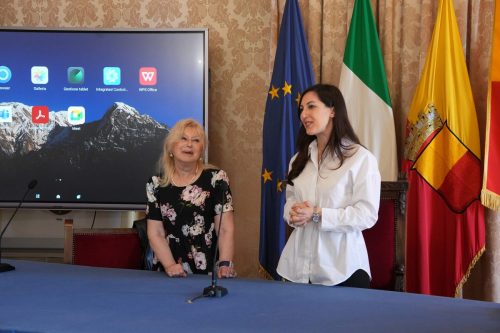Il Nuovo Bianchi: Viaggio Lib(e)roNapoli, Sala Giunta Palazzo San Giacomo 26 maggio 2025Gli Alunni della IV Primaria nel Progetto di letturaCerimonia di Premiazione: Il libro come simbolo