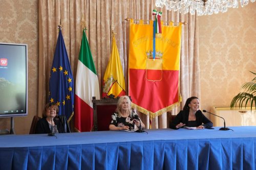 Il Nuovo Bianchi: Viaggio Lib(e)roNapoli, Sala Giunta Palazzo San Giacomo 26 maggio 2025Gli Alunni della IV Primaria nel Progetto di letturaCerimonia di Premiazione: Il libro come simbolo