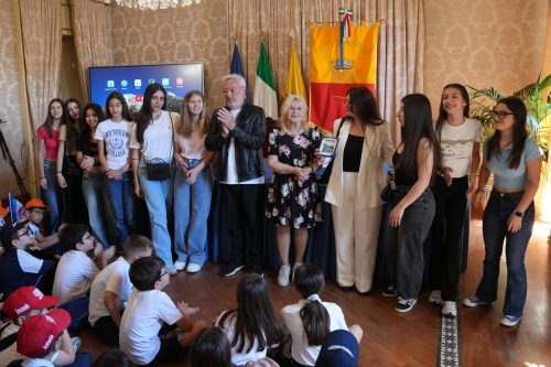 Il Nuovo Bianchi: Viaggio Lib(e)roNapoli, Sala Giunta Palazzo San Giacomo 26 maggio 2025Gli Alunni della IV Primaria nel Progetto di letturaCerimonia di Premiazione: Il libro come simbolo