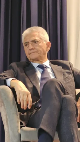 ilnuovobianchi convegno una rosa rossa 19 11 25 10