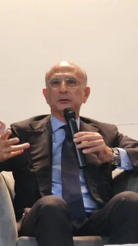 ilnuovobianchi convegno una rosa rossa 19 11 25 14