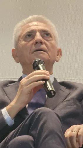 ilnuovobianchi convegno una rosa rossa 19 11 25 17