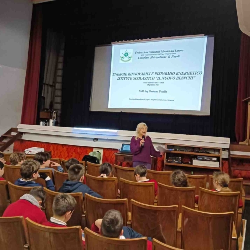 lezione" impartita dall' ing. Gaetano Uccella, membro del Club Atlantico Napoli e Maestro del Lavoro, sul tema "Cambiamenti climatici, energie rinnovabili e risparmio energetico".