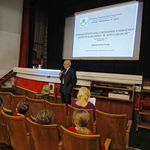 lezione" impartita dall' ing. Gaetano Uccella, membro del Club Atlantico Napoli e Maestro del Lavoro, sul tema "Cambiamenti climatici, energie rinnovabili e risparmio energetico".