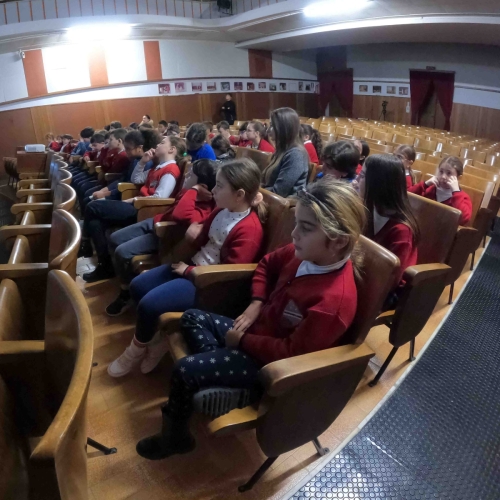 lezione" impartita dall' ing. Gaetano Uccella, membro del Club Atlantico Napoli e Maestro del Lavoro, sul tema "Cambiamenti climatici, energie rinnovabili e risparmio energetico".