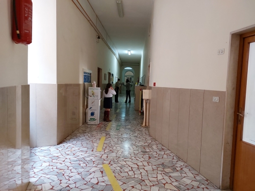 scuola ll nuovo bianchi corridoio